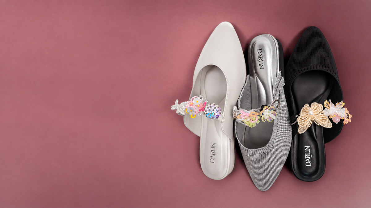 DARLIN LAZY WALK รองเท้า 3 สี พร้อม Handmade Charm — Desktop hero
